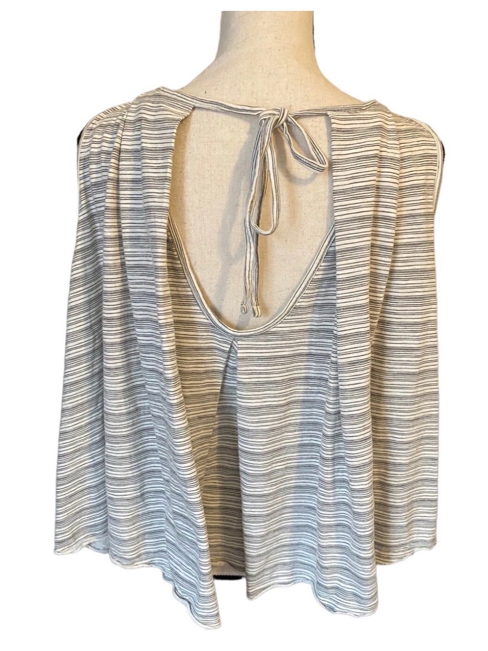 easel Striped Tie-Back Knit Top in Gray and Cream